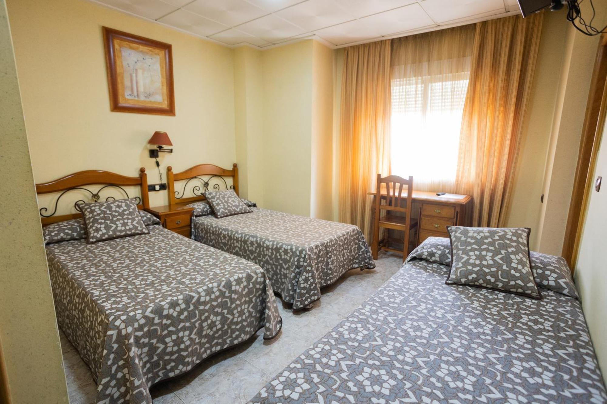 Hotel Beatriz บูร์เรียนา ภายนอก รูปภาพ