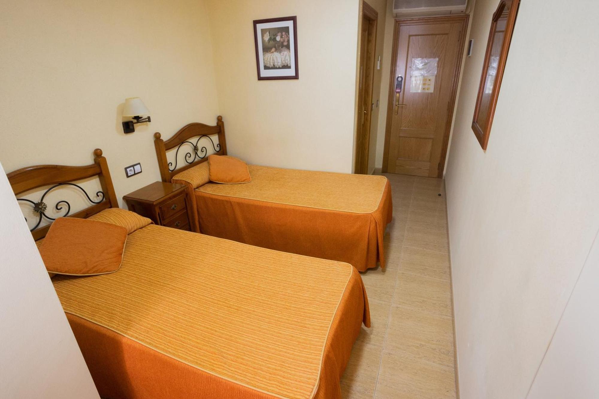 Hotel Beatriz บูร์เรียนา ภายนอก รูปภาพ